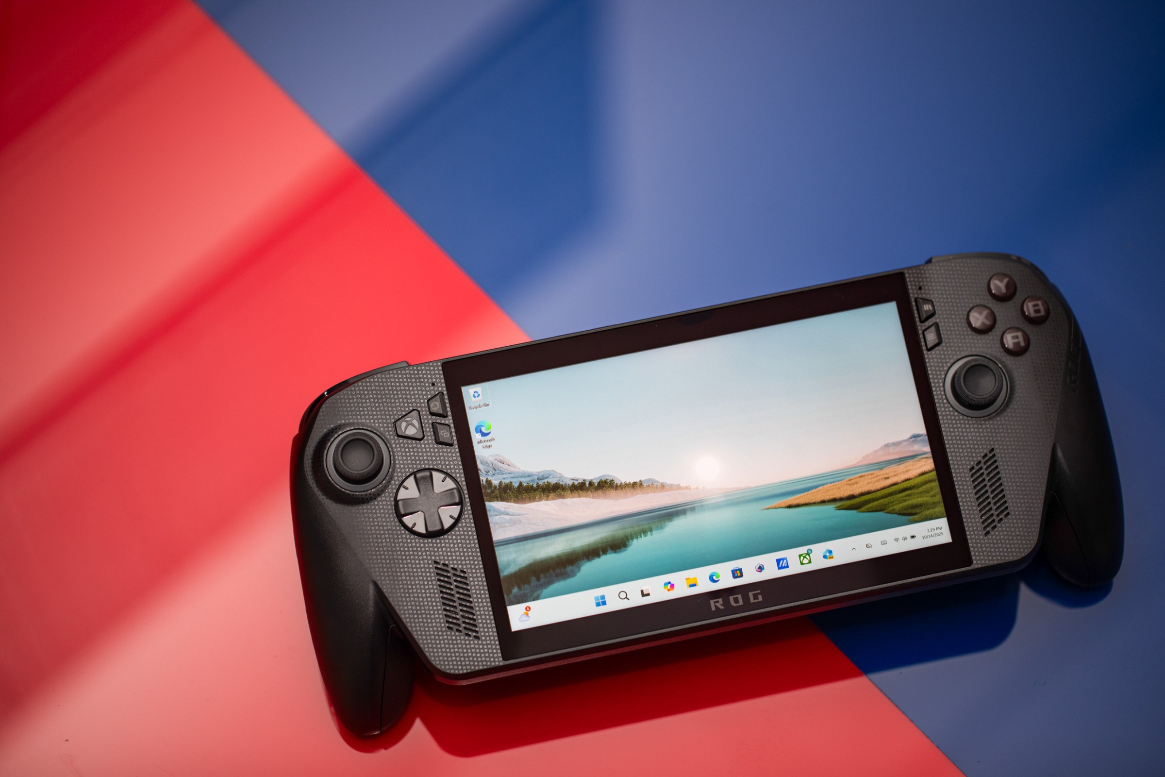 Máy chơi game cầm tay Xbox Ally X