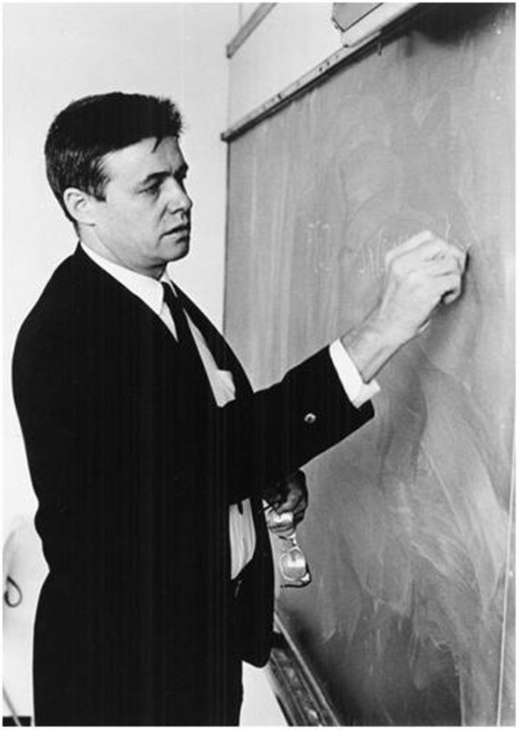 Kenneth Iverson, cha đẻ của ngôn ngữ APL