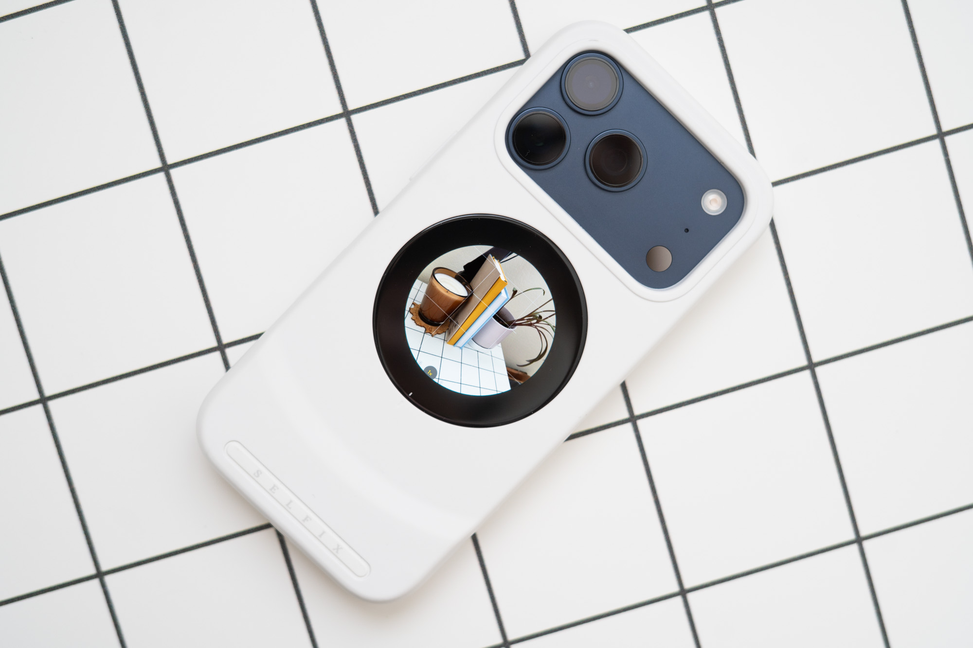 Ốp lưng Selfix với màn hình phụ và khe thẻ microSD