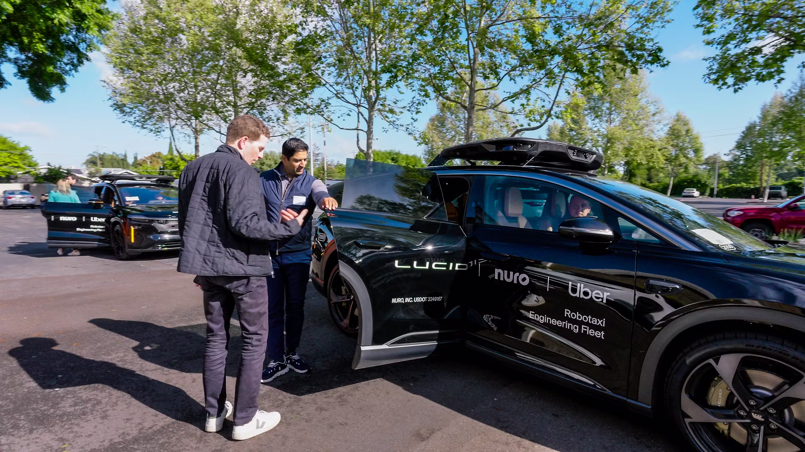 Lucid Motors tăng đơn hàng robotaxis cho Uber lên 35.000 xe và bổ nhiệm CEO mới