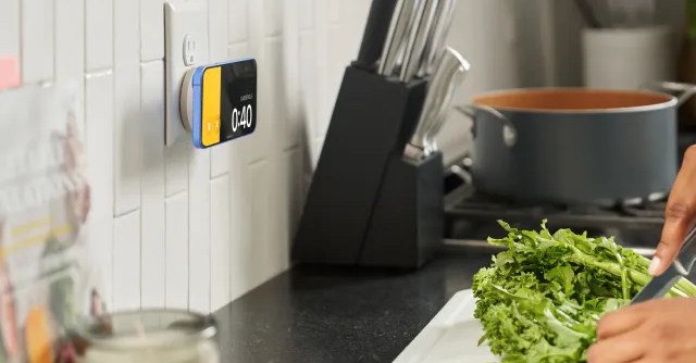 Sạc từ Twelve South PowerBug tích hợp đế điện thoại đang giảm giá sâu xuống còn 35 USD