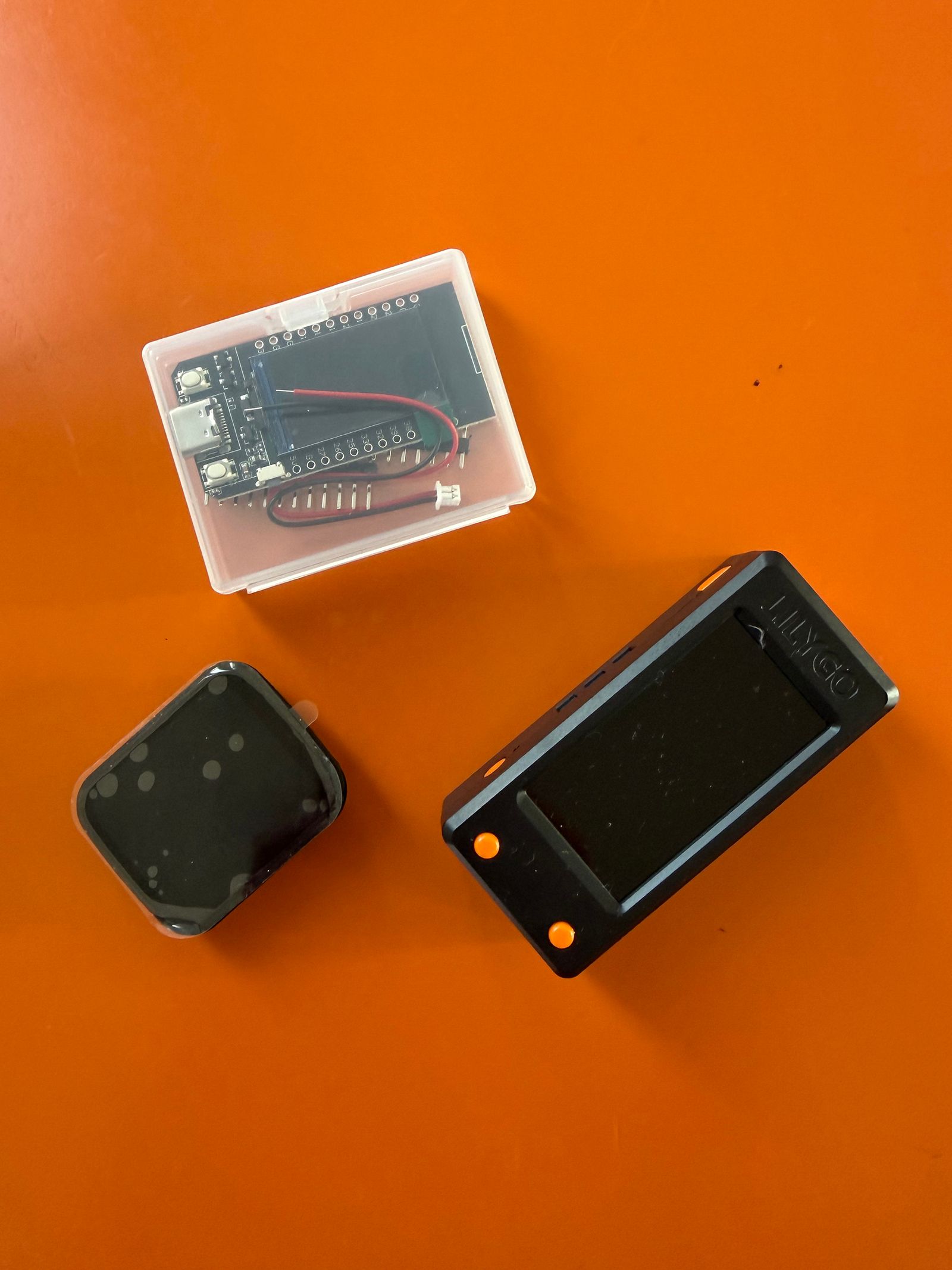 Các linh kiện dùng để xây dựng thiết bị