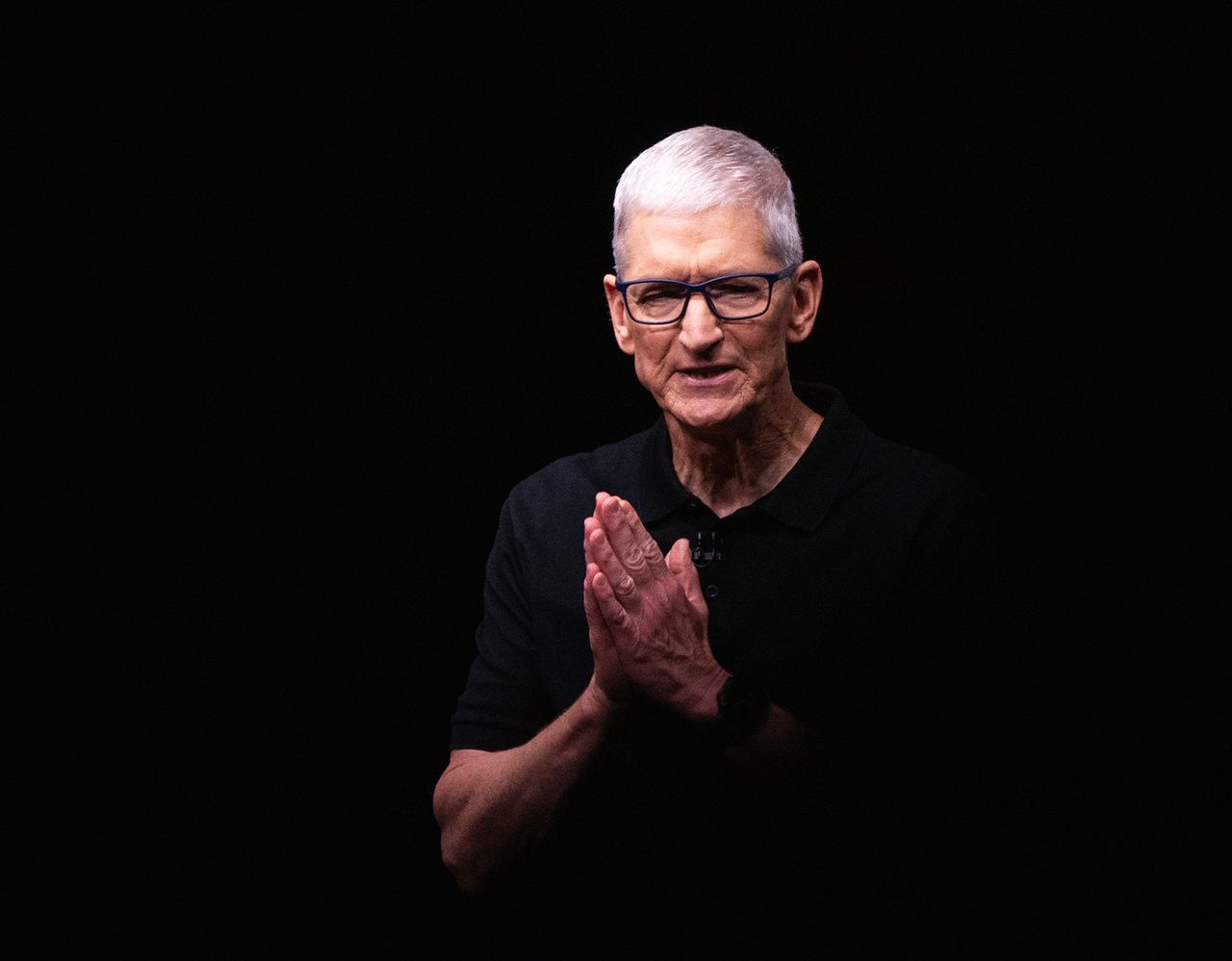 Di sản của Tim Cook: Biến Apple thành đế chế dịch vụ và thách thức AI cho người kế nhiệm