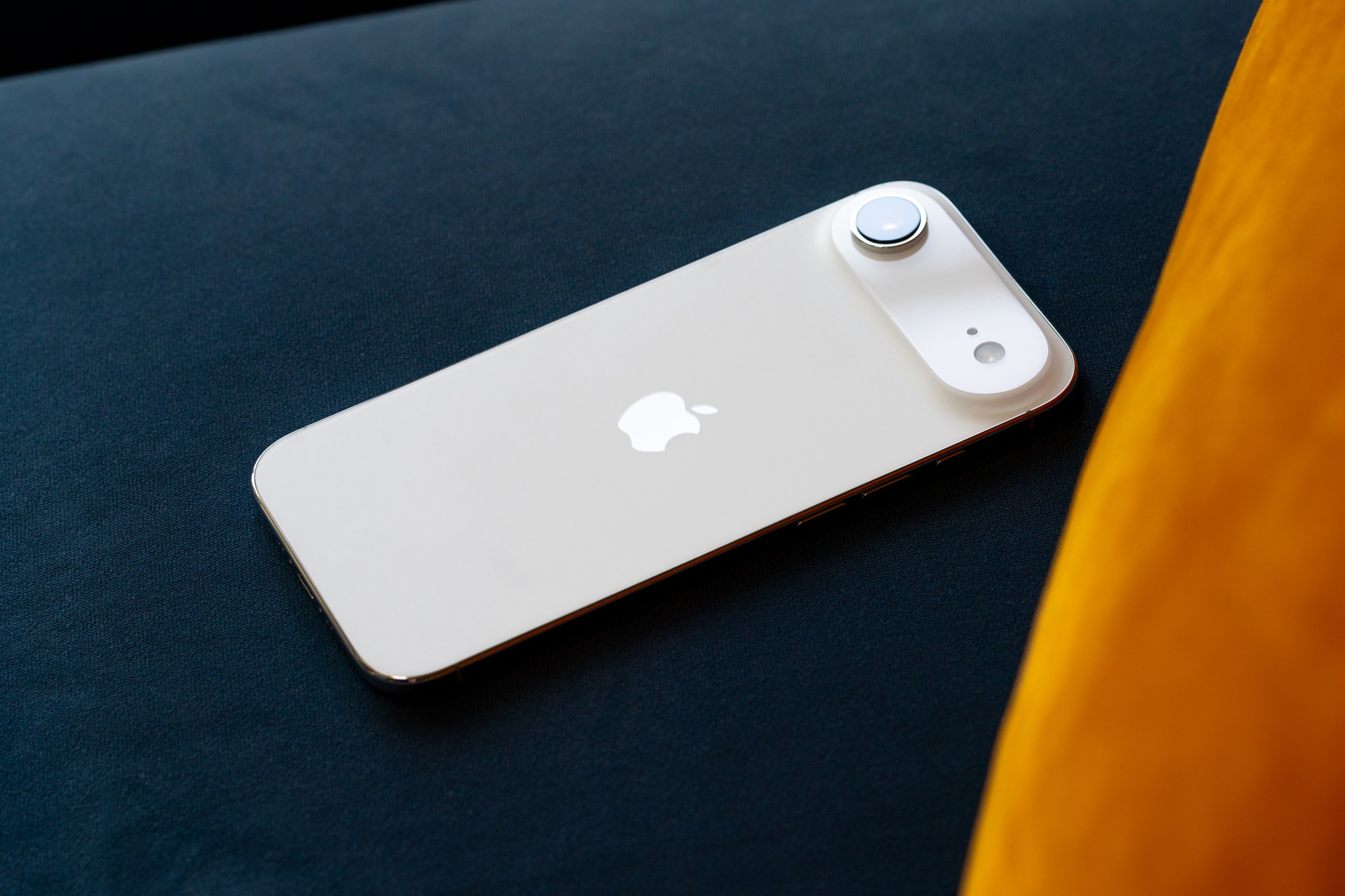 Chiếc điện thoại hoàn hảo cho những người mang theo hai điện thoại