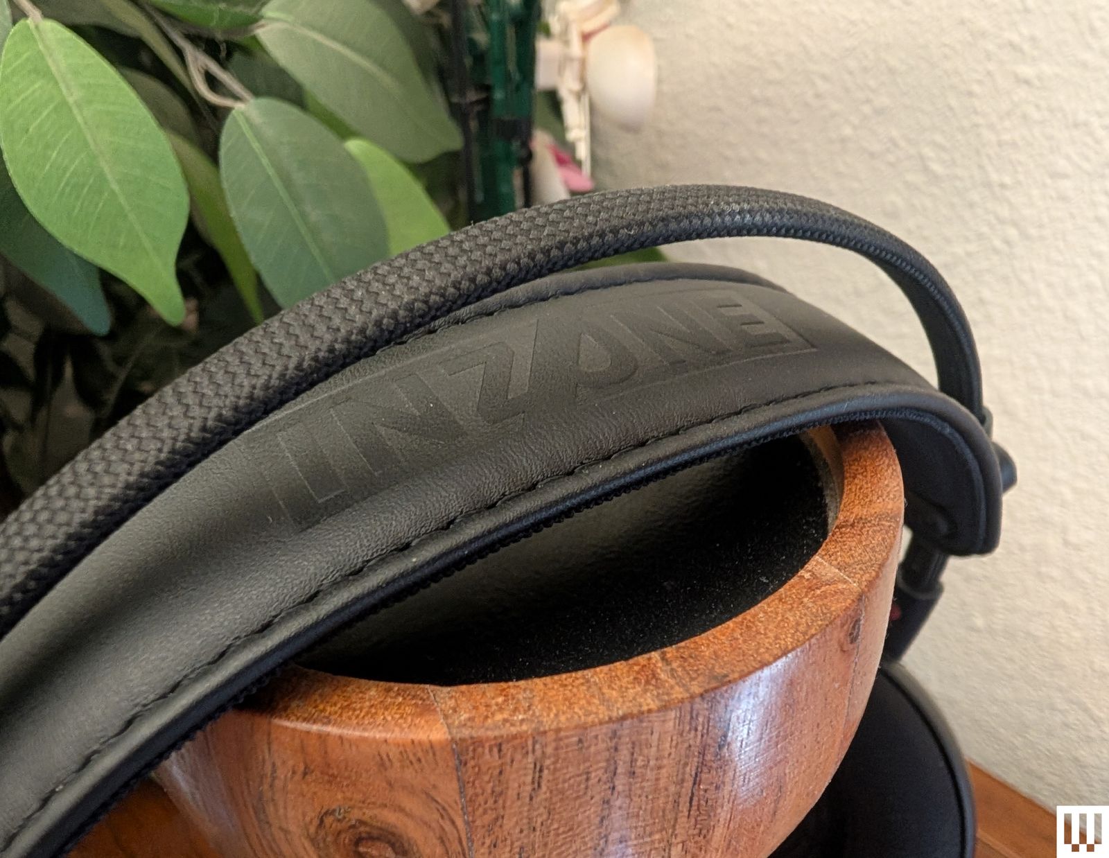 Sony Inzone H6 Air đeo trên đầu