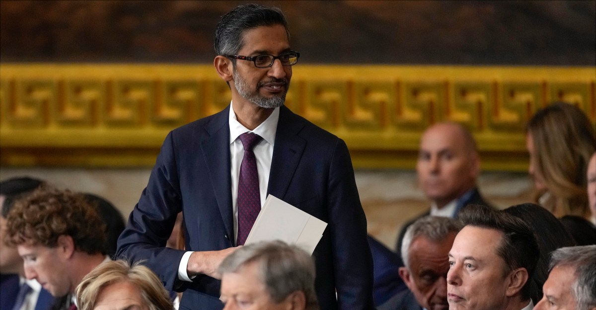 Hơn 600 nhân viên Google yêu cầu Sundar Pichai chặn Lầu Năm Góc sử dụng AI quân sự