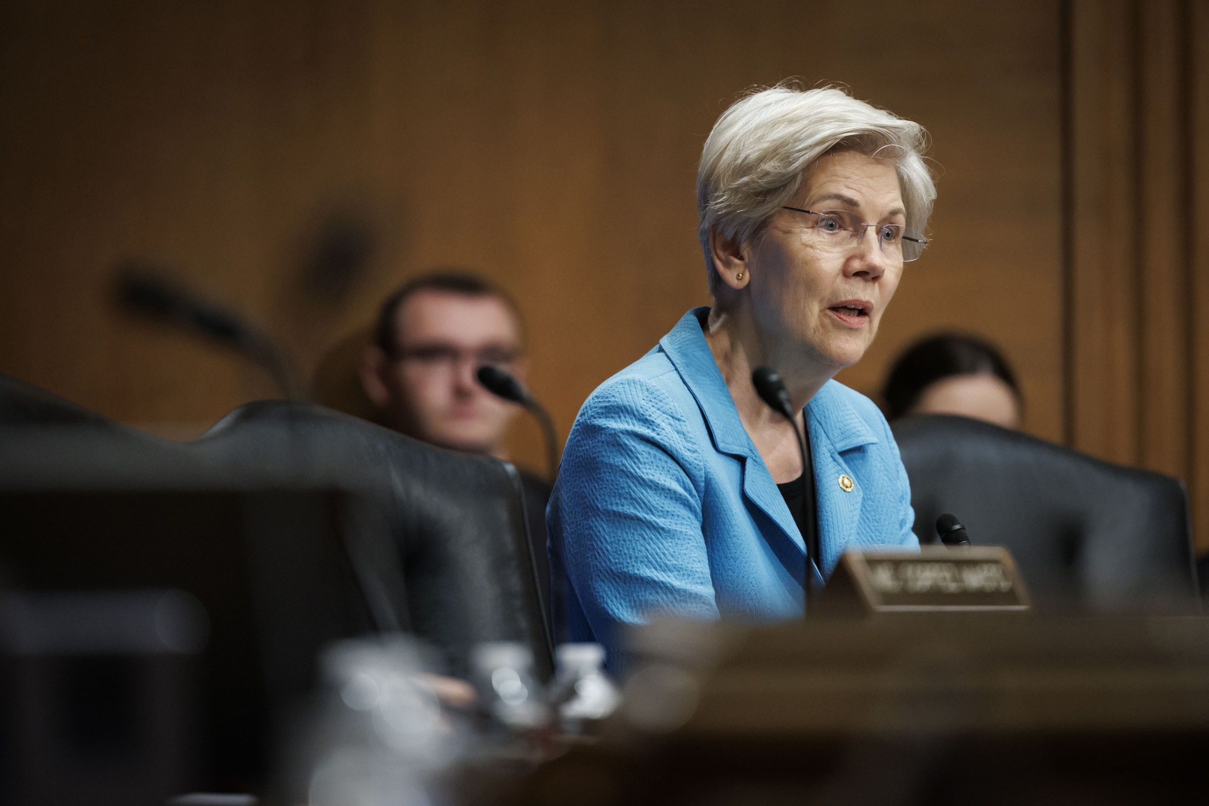 Elizabeth Warren phát biểu tại sự kiện