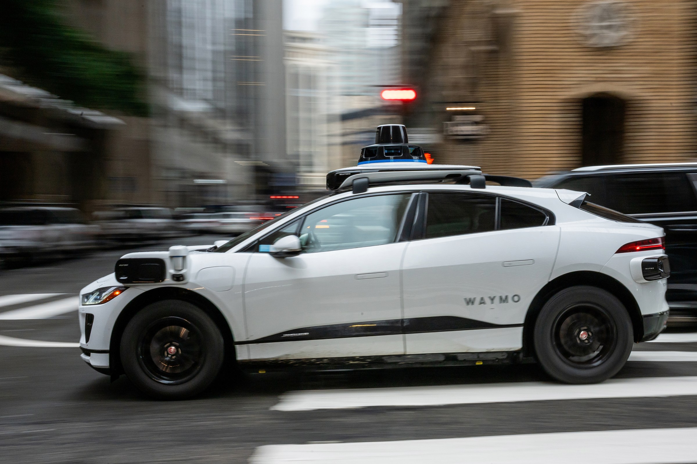 Xe tự hành Waymo trên đường phố San Francisco