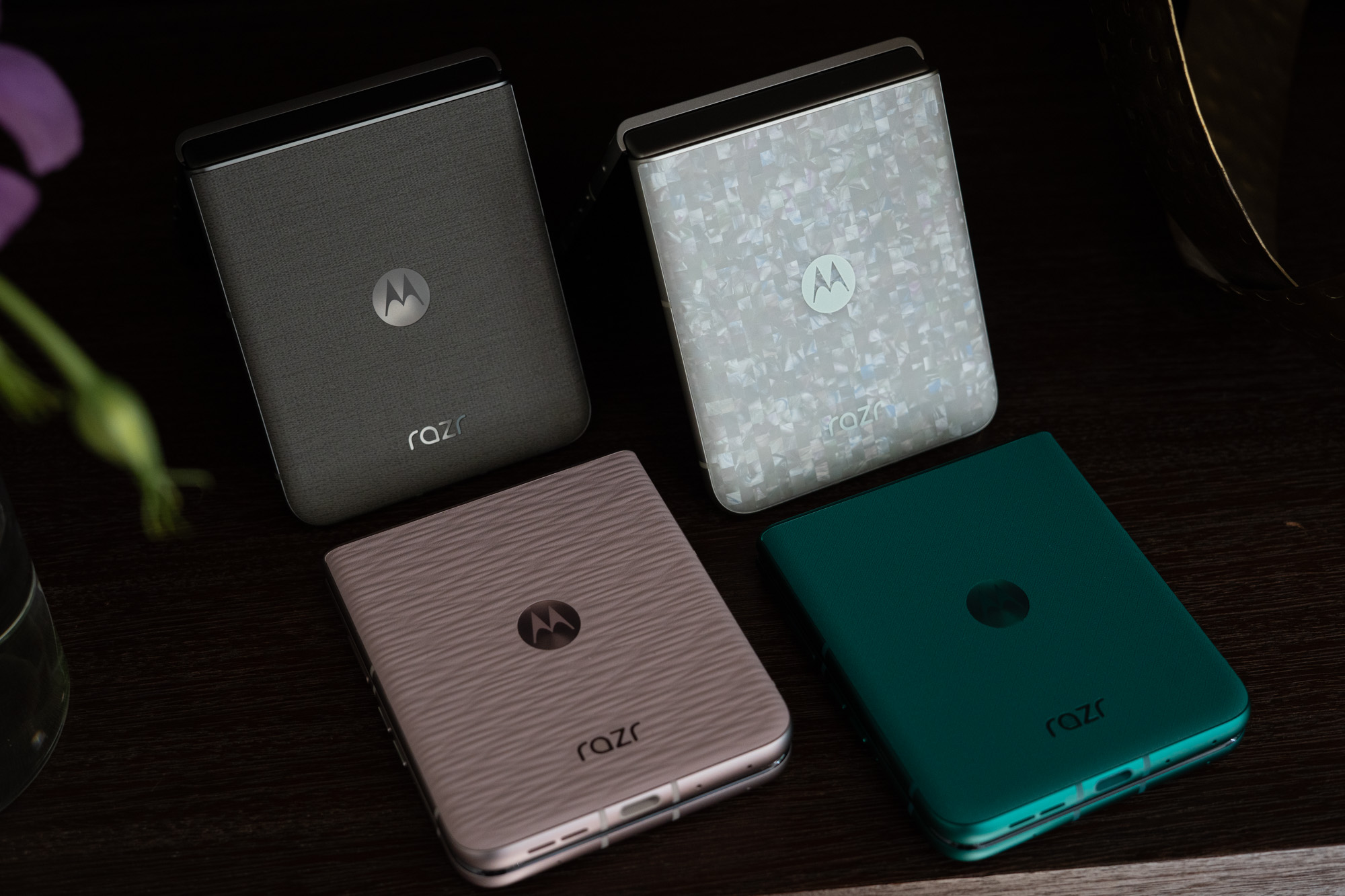 Moto Razr 2026 phiên bản tiêu chuẩn với nhiều tùy chọn màu sắc