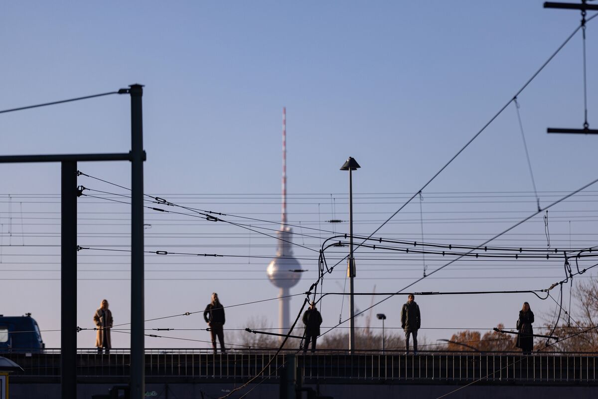 Bùng nổ năng lượng tái tạo đẩy giá điện Đức xuống mức âm sâu