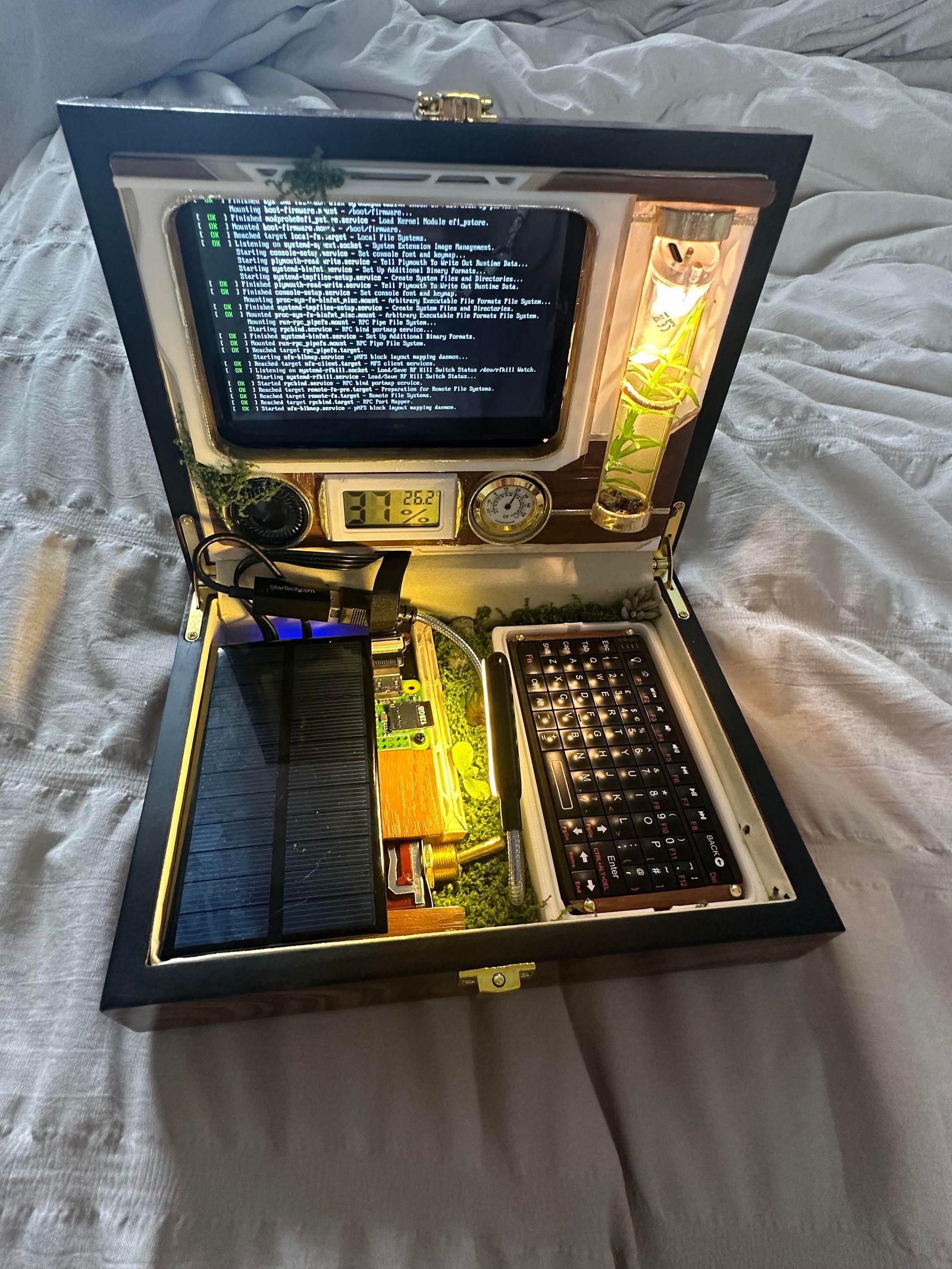 Cyberdeck kiểu tiên cá của Annike Tan