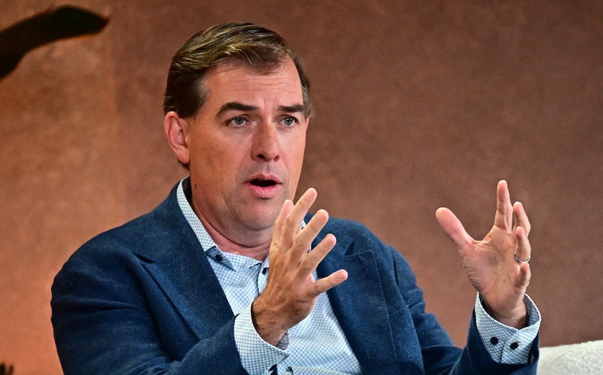 CEO AWS giải thích lý do đầu tư song song vào Anthropic và OpenAI là chấp nhận được