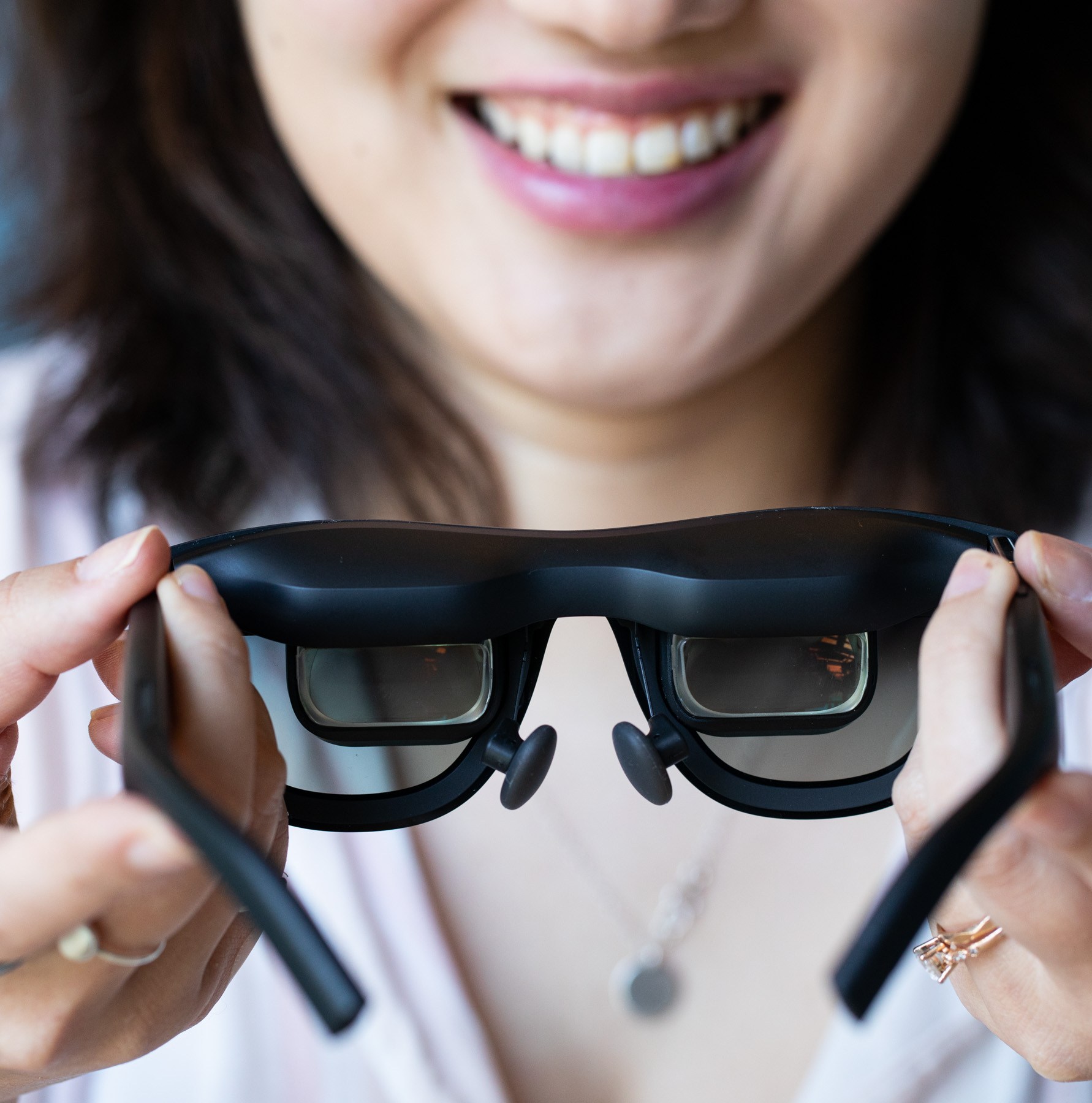 Chi tiết thiết kế Xreal One Pro