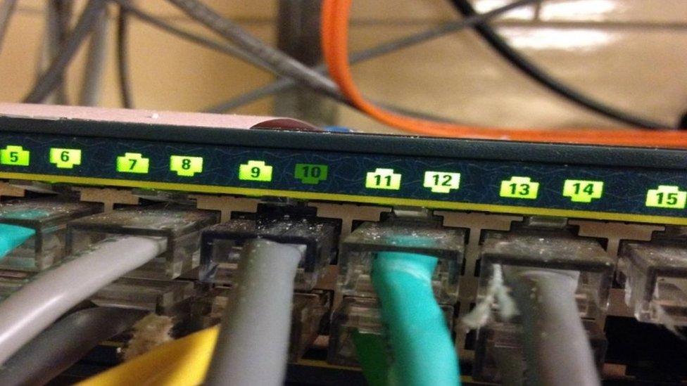 Máy tính tự lắp được kết nối mạng