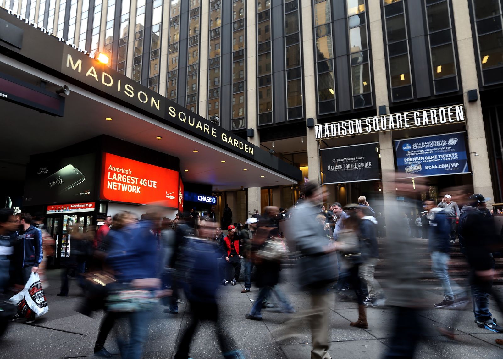 Bên ngoài Madison Square Garden tại New York City
