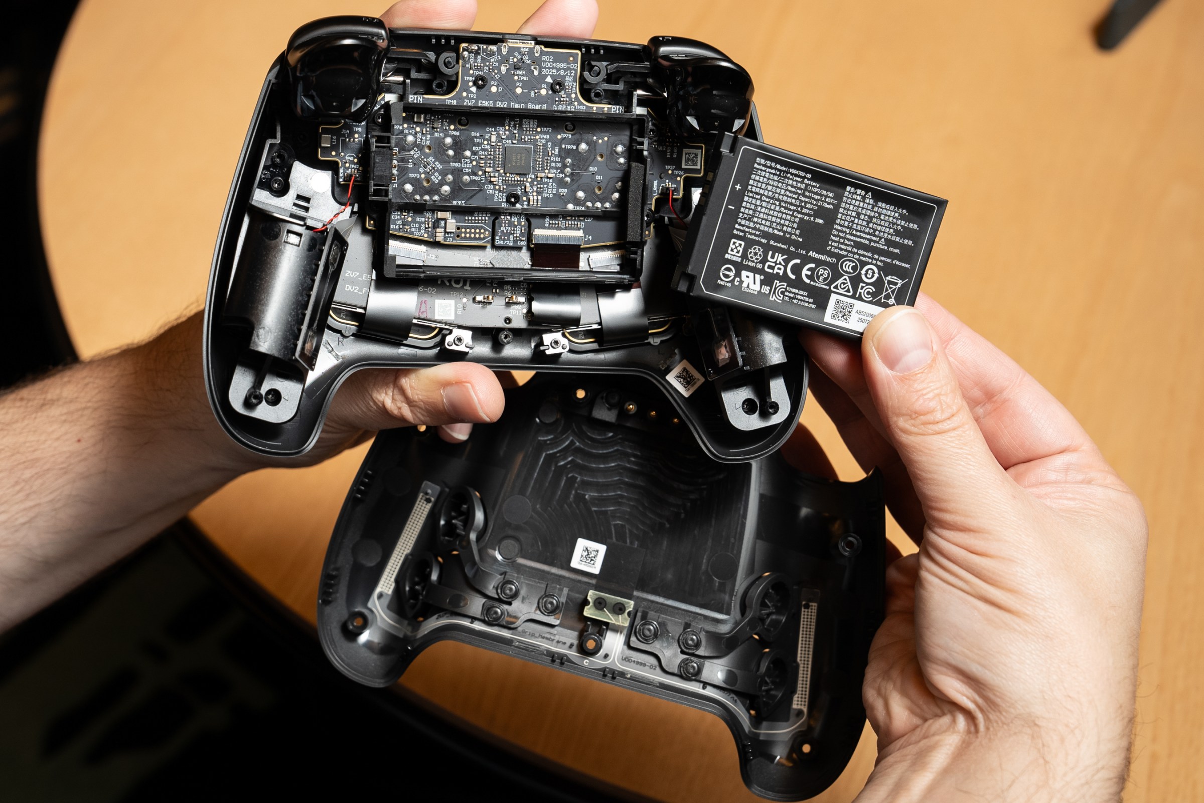 Bên trong Steam Controller