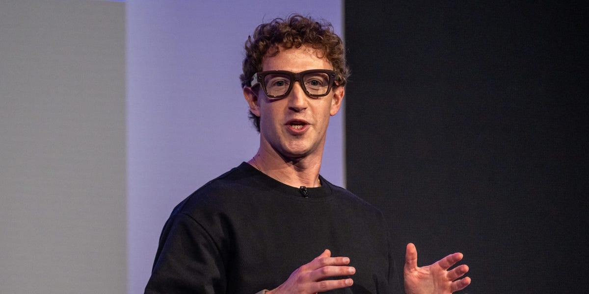 Nhân viên Meta phẫn nộ trước phần mềm bắt buộc theo dõi hoạt động để huấn luyện AI