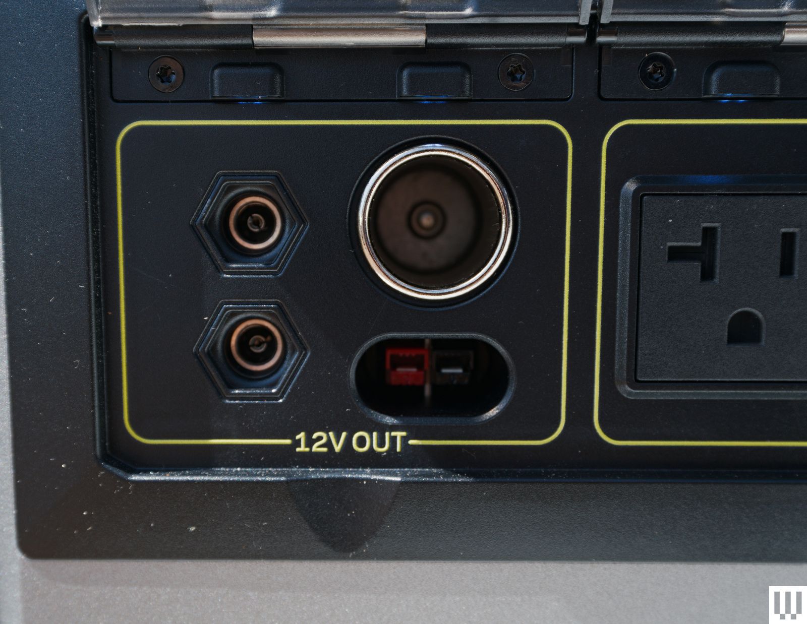 Cổng 12V công suất cao là điểm nổi bật của Yeti 1500