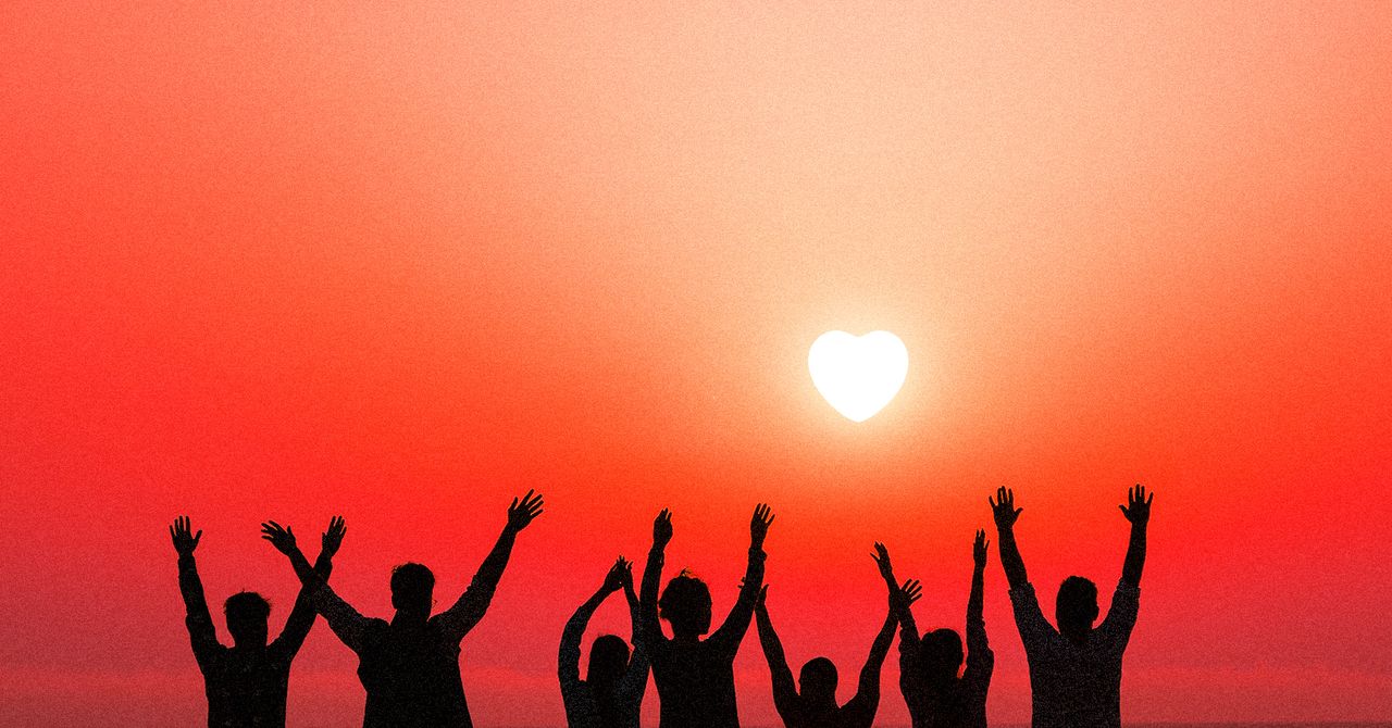 Người đứng sau quảng cáo "Polycule" lan truyền chóng mặt khẳng định đó chỉ là một trò đùa