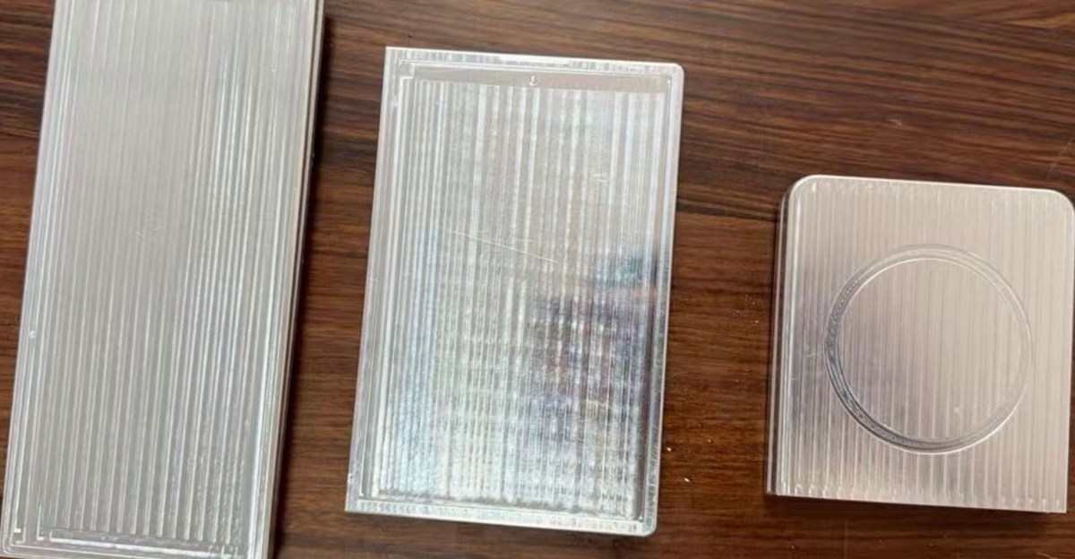 Hình ảnh rò rỉ cho thấy thiết kế "hộ chiếu" của Samsung Galaxy Z Fold 8 Wide