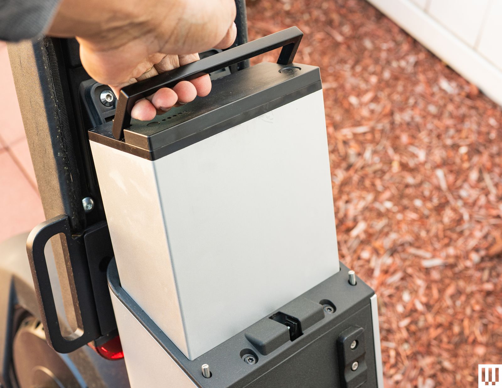 Chiếc xe đạp điện Olto trên đường phố