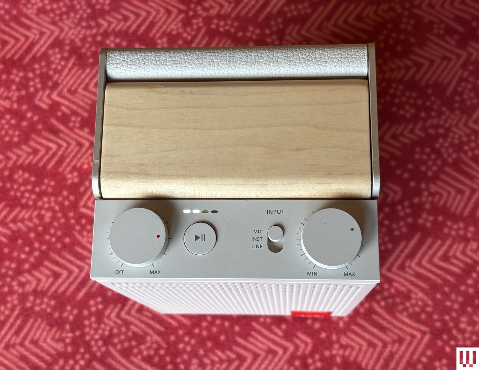 Chi tiết mặt trên của ELIE 6