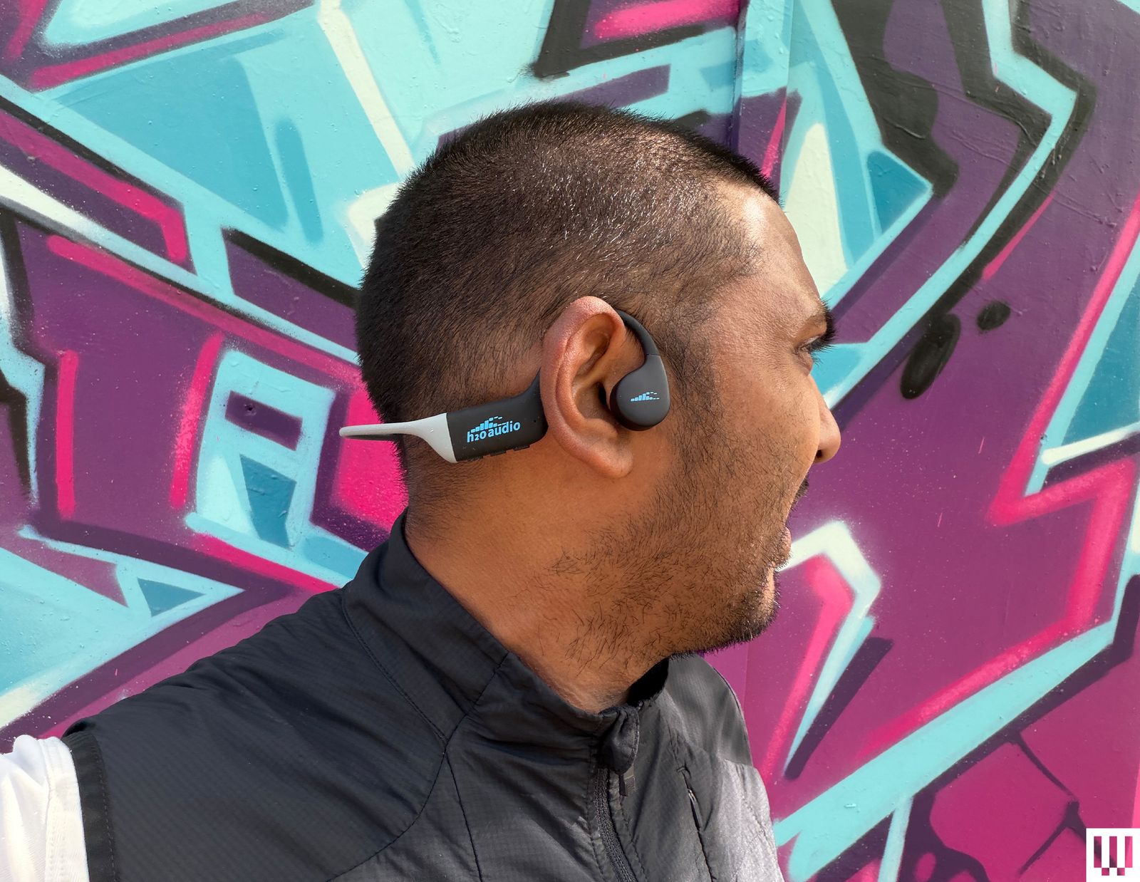 Thiết kế nhẹ nhàng và ôm sát tai