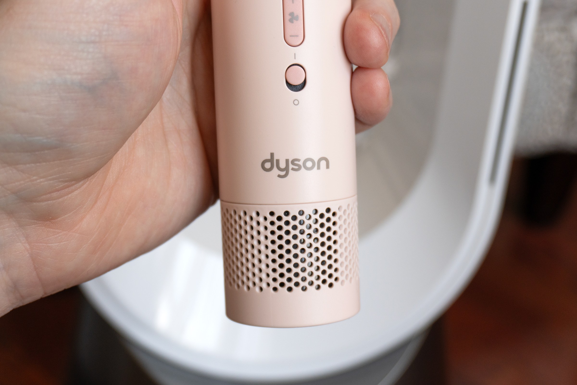 Điều khiển dễ sử dụng trên thân quạt