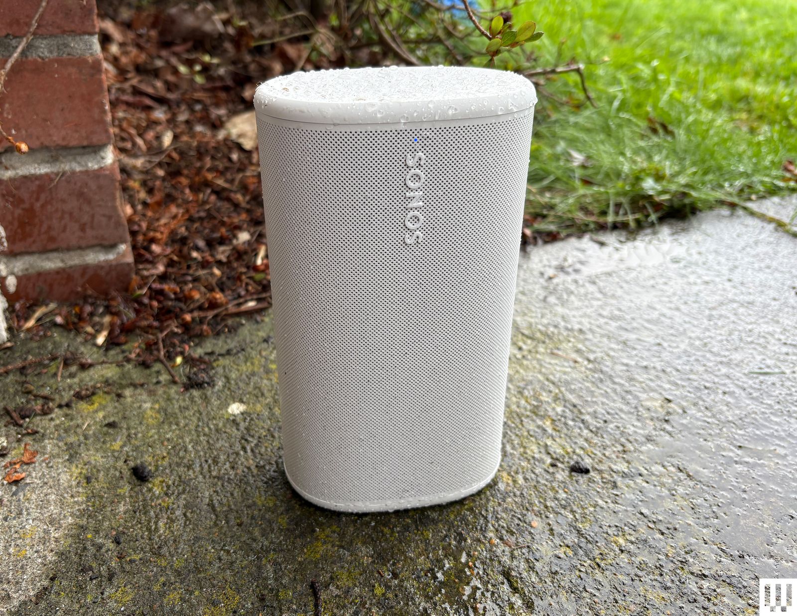 Các nút điều khiển và cổng kết nối trên Sonos Play