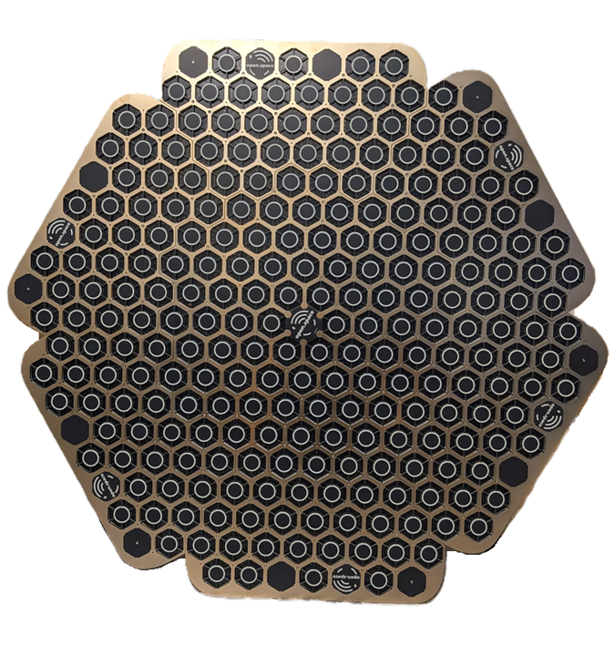 QuadRF: Tile SDR mã nguồn mở với khả năng xây dựng mảng ăng-ten phản hồi tín hiệu từ Mặt Trăng