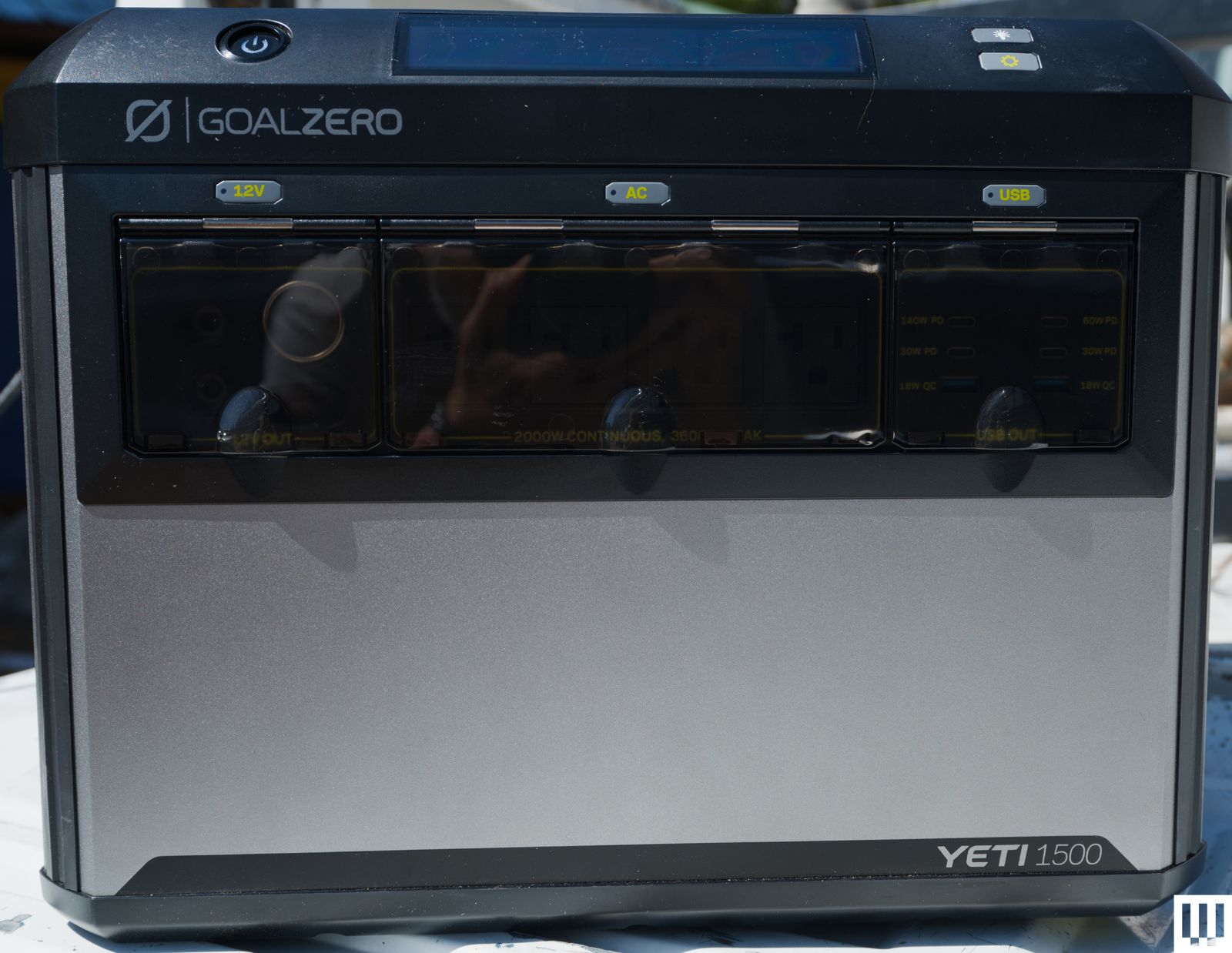 Mặt trước của trạm năng lượng Goal Zero Yeti 1500