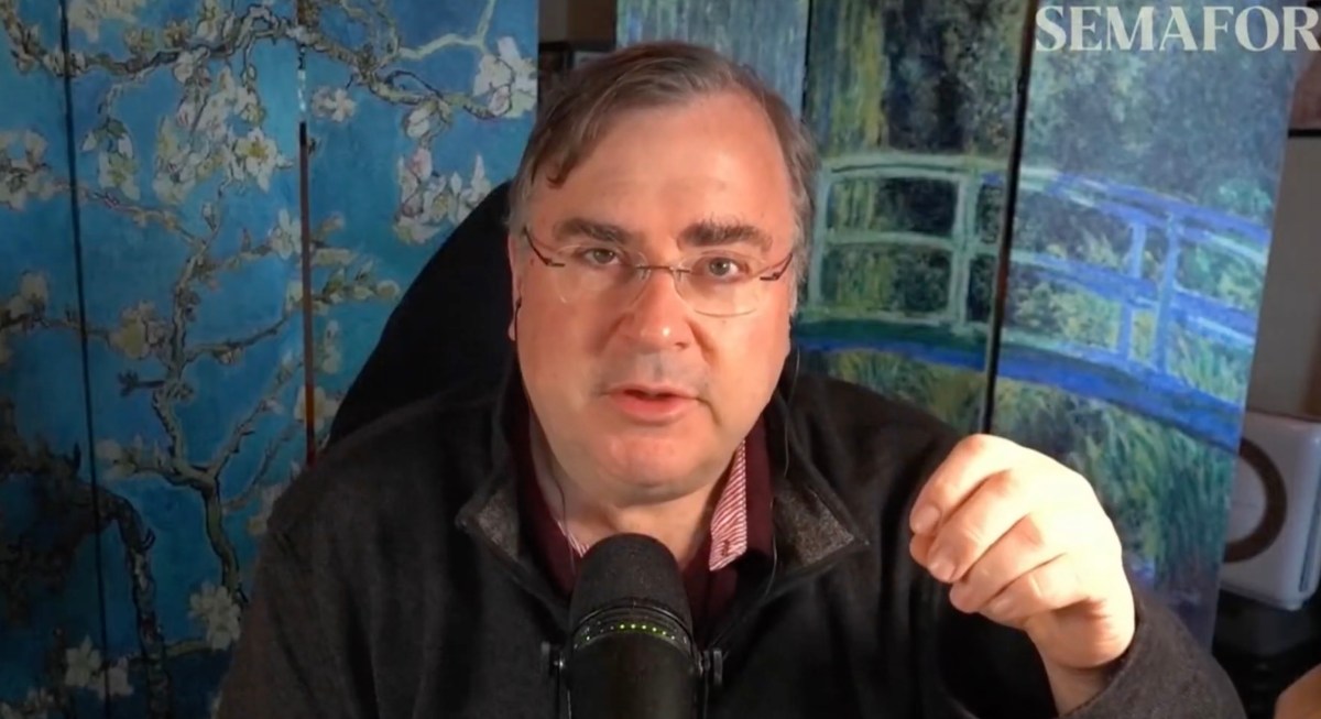 Reid Hoffman chia sẻ quan điểm về xu hướng "tokenmaxxing" trong việc áp dụng AI