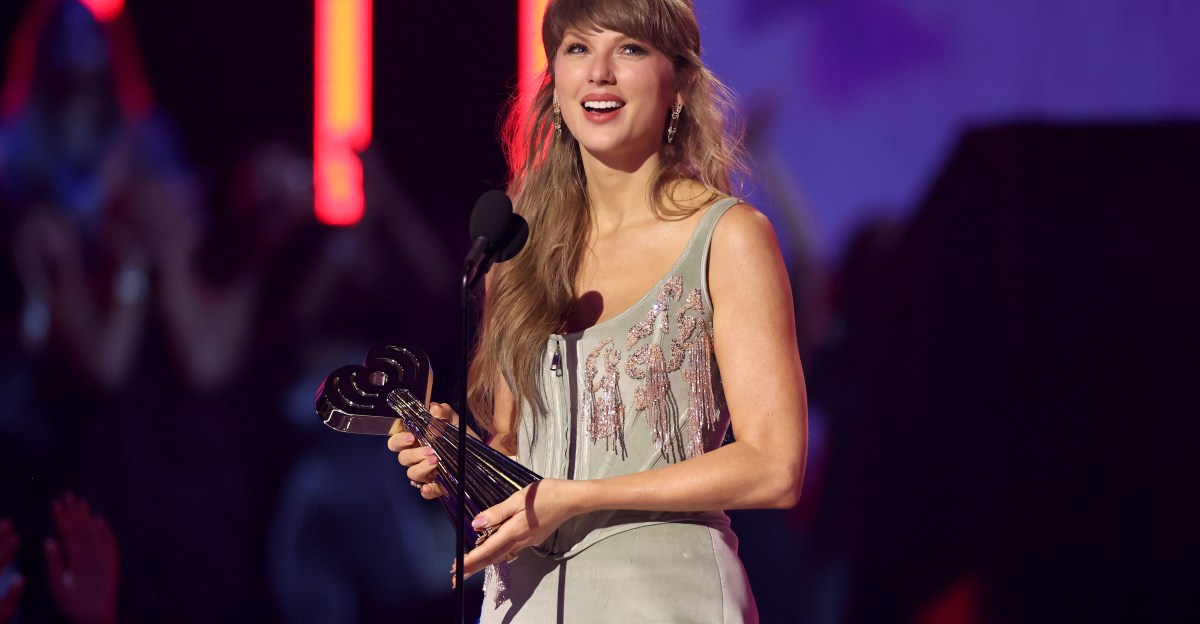 Taylor Swift thắt chặt hành lang pháp lý để chống lại các bản sao AI