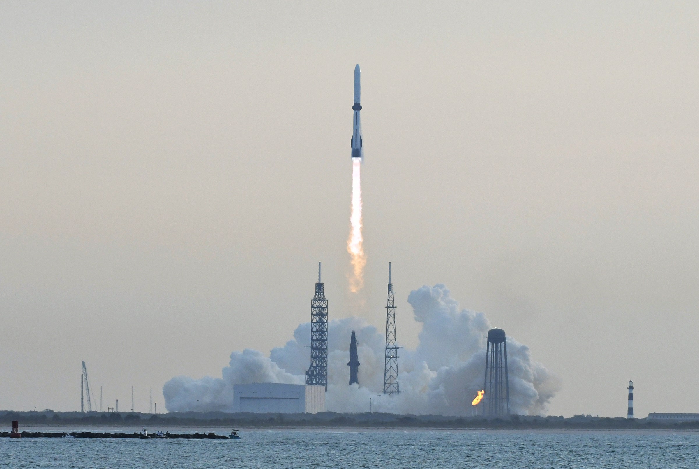 Tên lửa New Glenn của Blue Origin trên bệ phóng