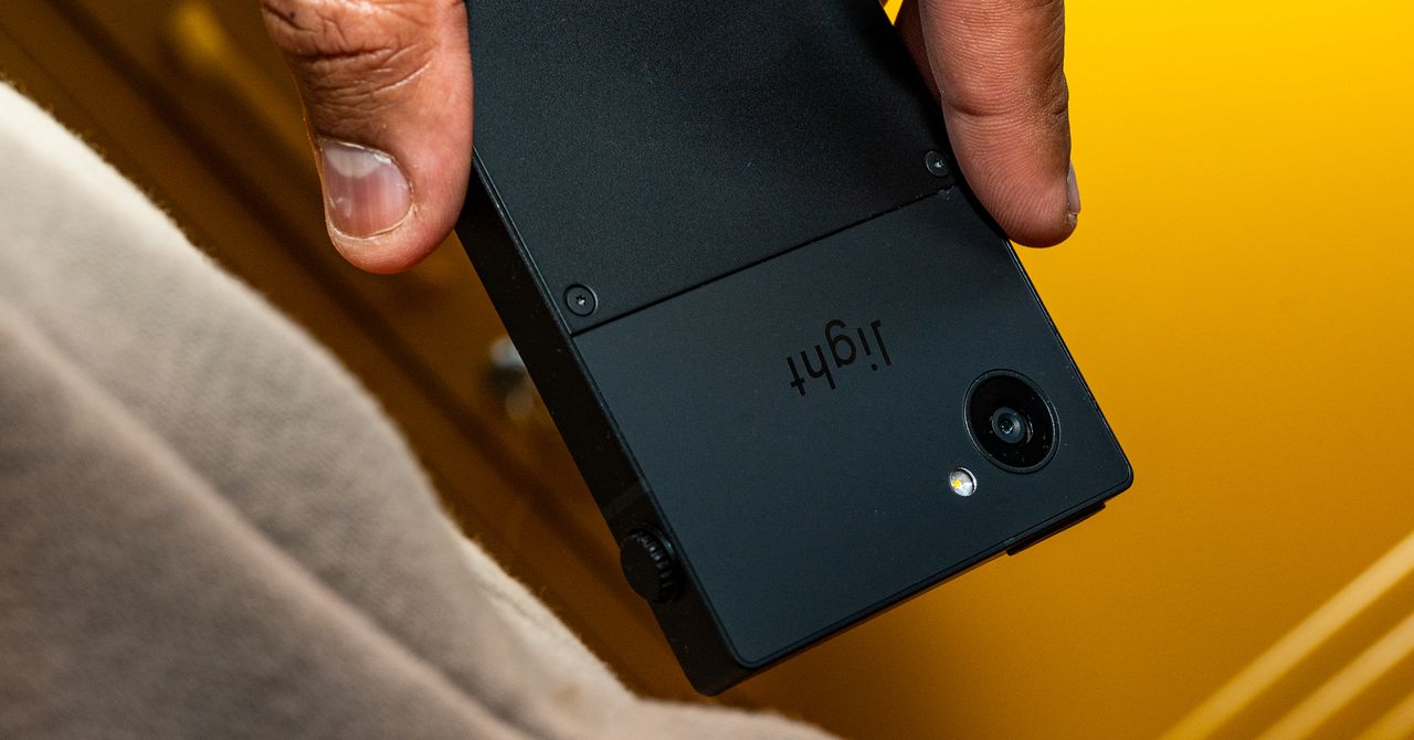 Light Phone mở cửa cho nhà phát triển: Biến điện thoại "ngu" trở nên hữu ích hơn với các công cụ tùy chỉnh