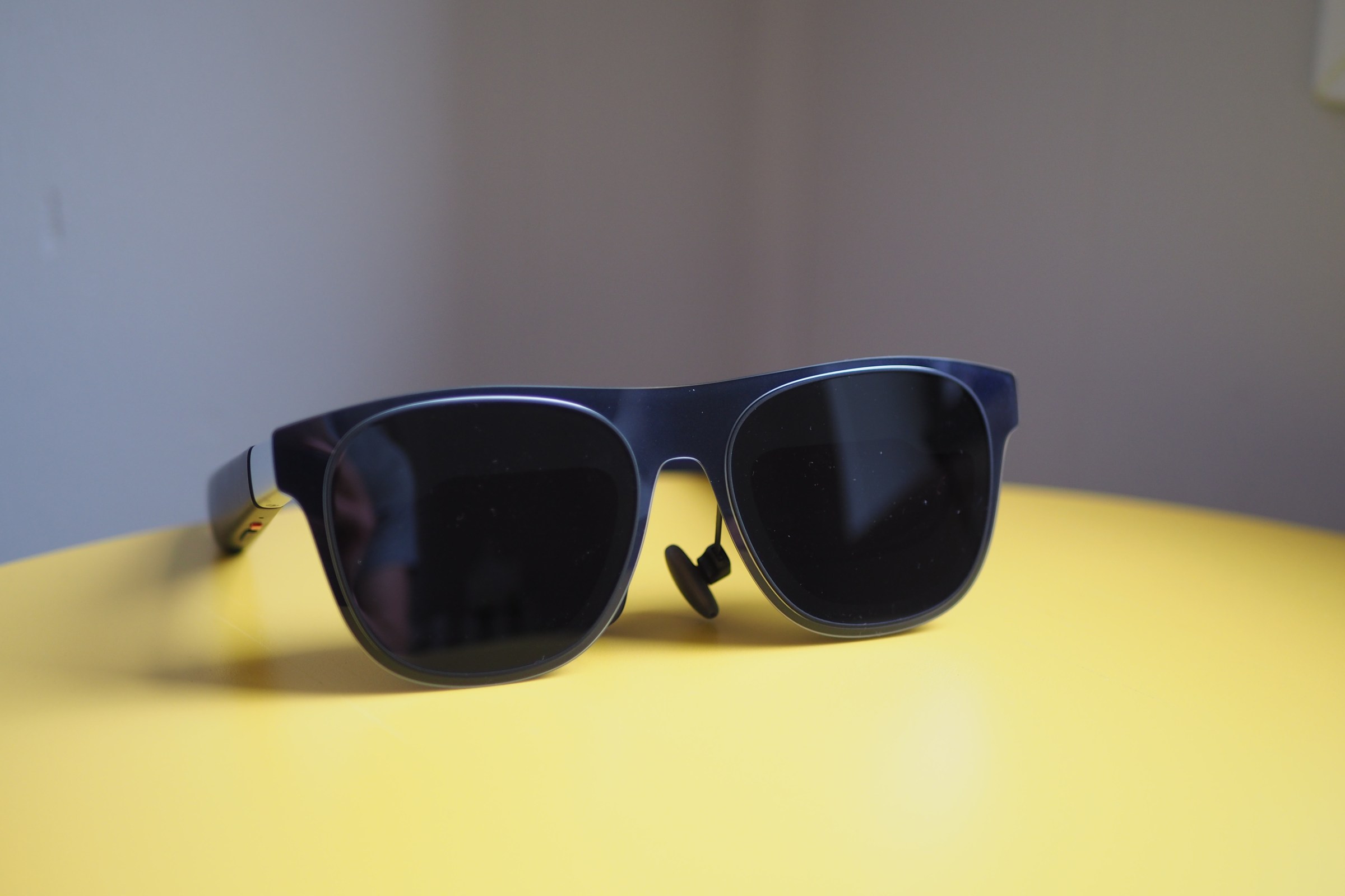 Màn hình hiển thị qua kính AR