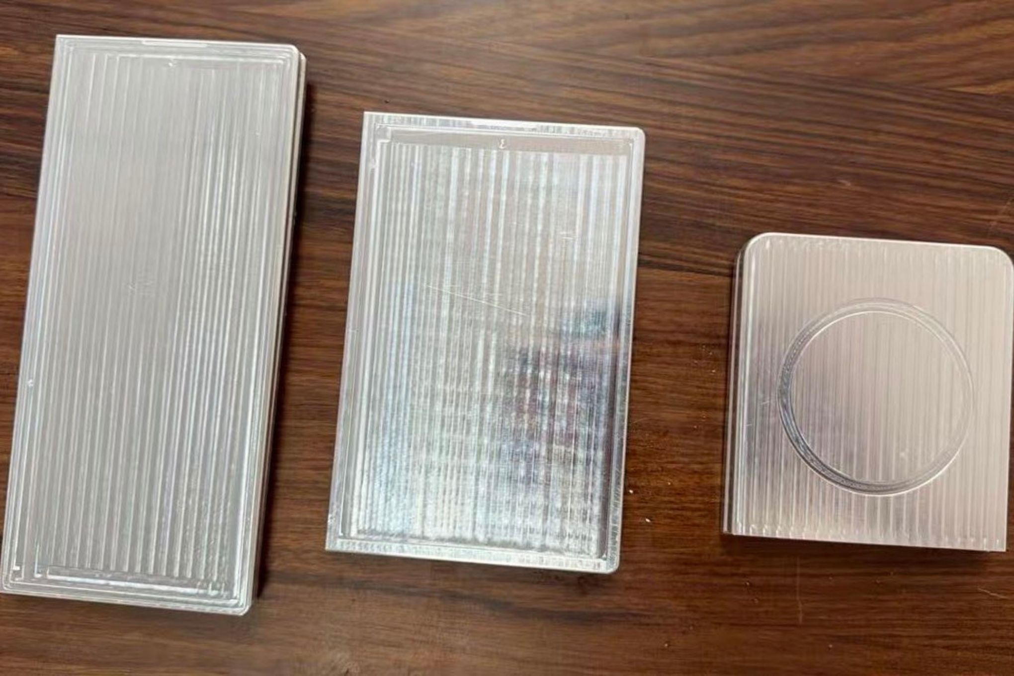 Mẫu dummy unit của Samsung Galaxy Z Fold 8 Wide