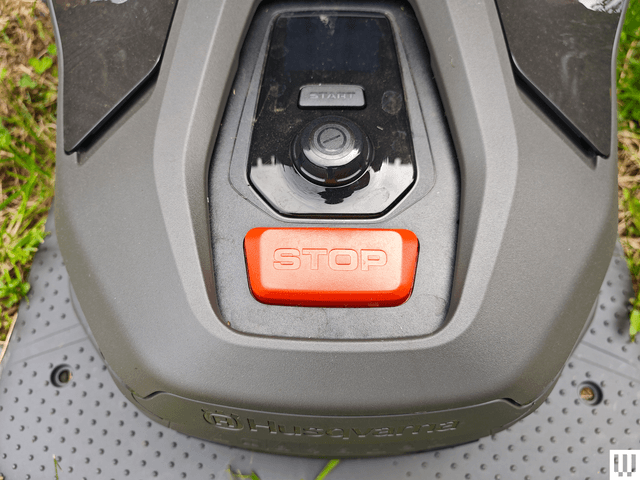 Chi tiết các cảm biến và công nghệ trên robot cắt cỏ hiện đại