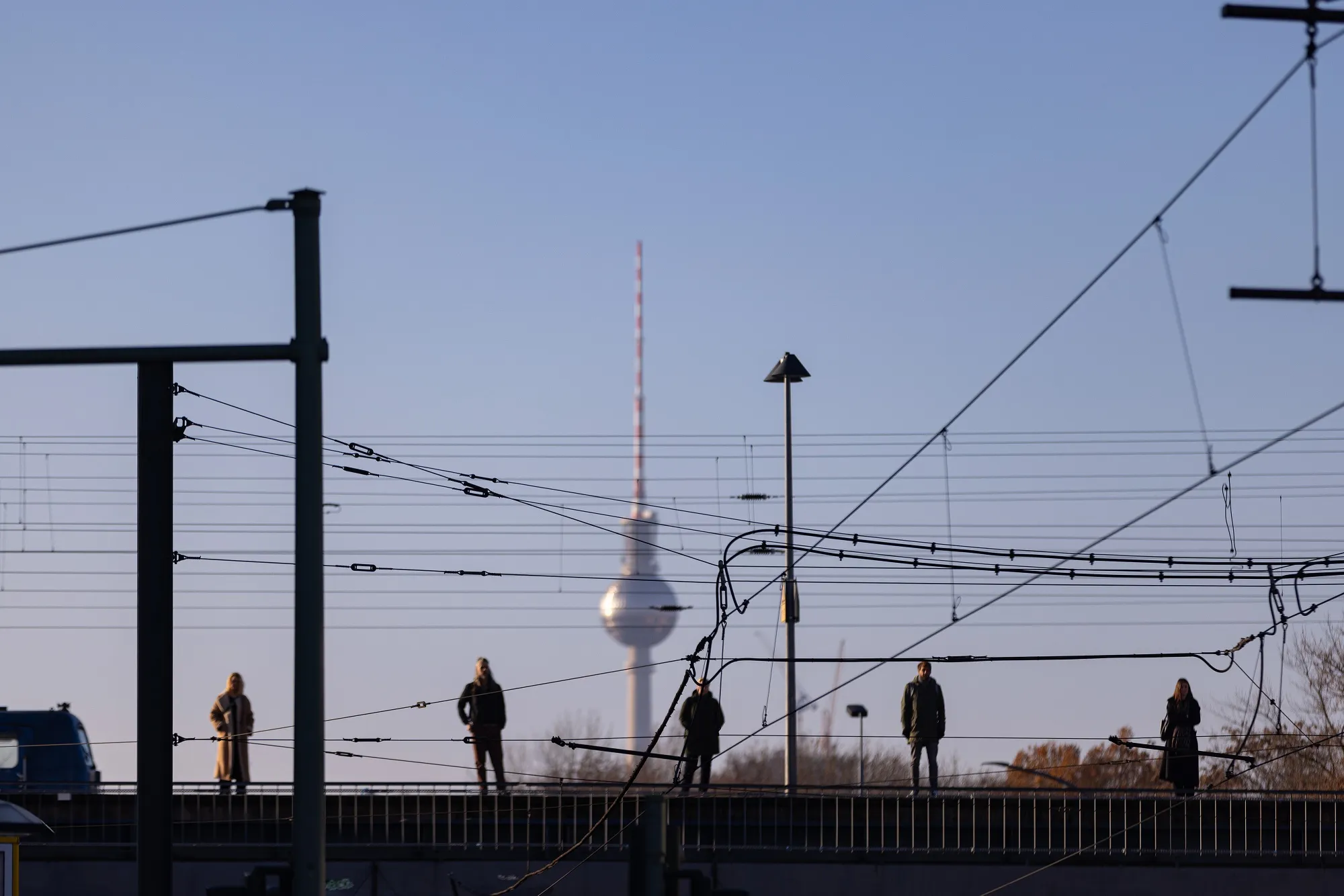 Dây cáp điện đường sắt và tàu điện ở Berlin