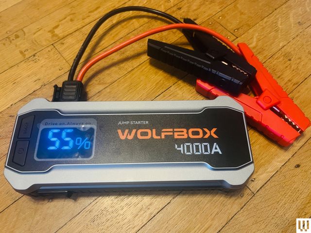 Đối chiếu máy nổ ắc quy Noco và Battery Tender