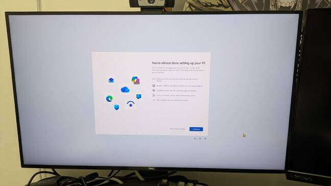 Màn hình thông báo cài đặt SCOOBE trên Windows 11