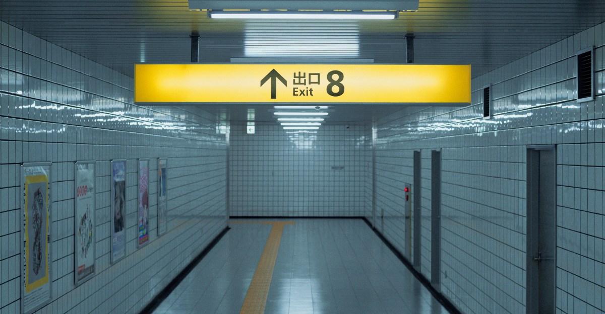 Tại sao bạn nên chơi game The Exit 8 trước khi xem phim chuyển thể?