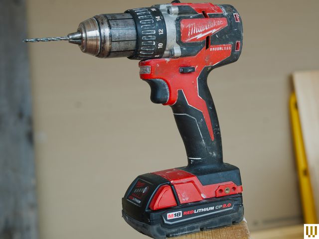 Máy khoan không dây Milwaukee M18