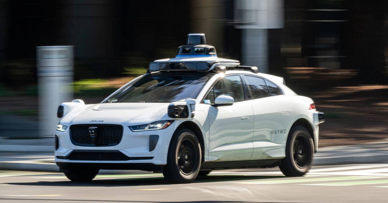 Cán bộ cứu hộ khẩn cấp tố cáo xe tự lái Waymo hoạt động ngày càng kém và gây cản trở