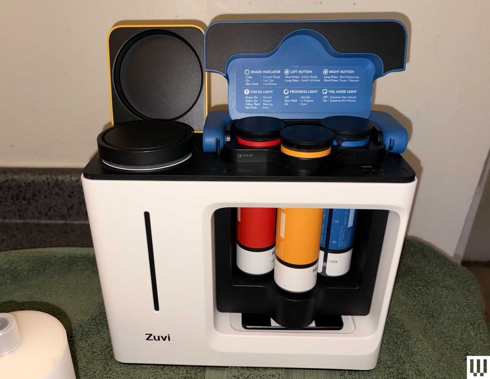 Thiết bị Zuvi ColorBox và các hộp mực đi kèm