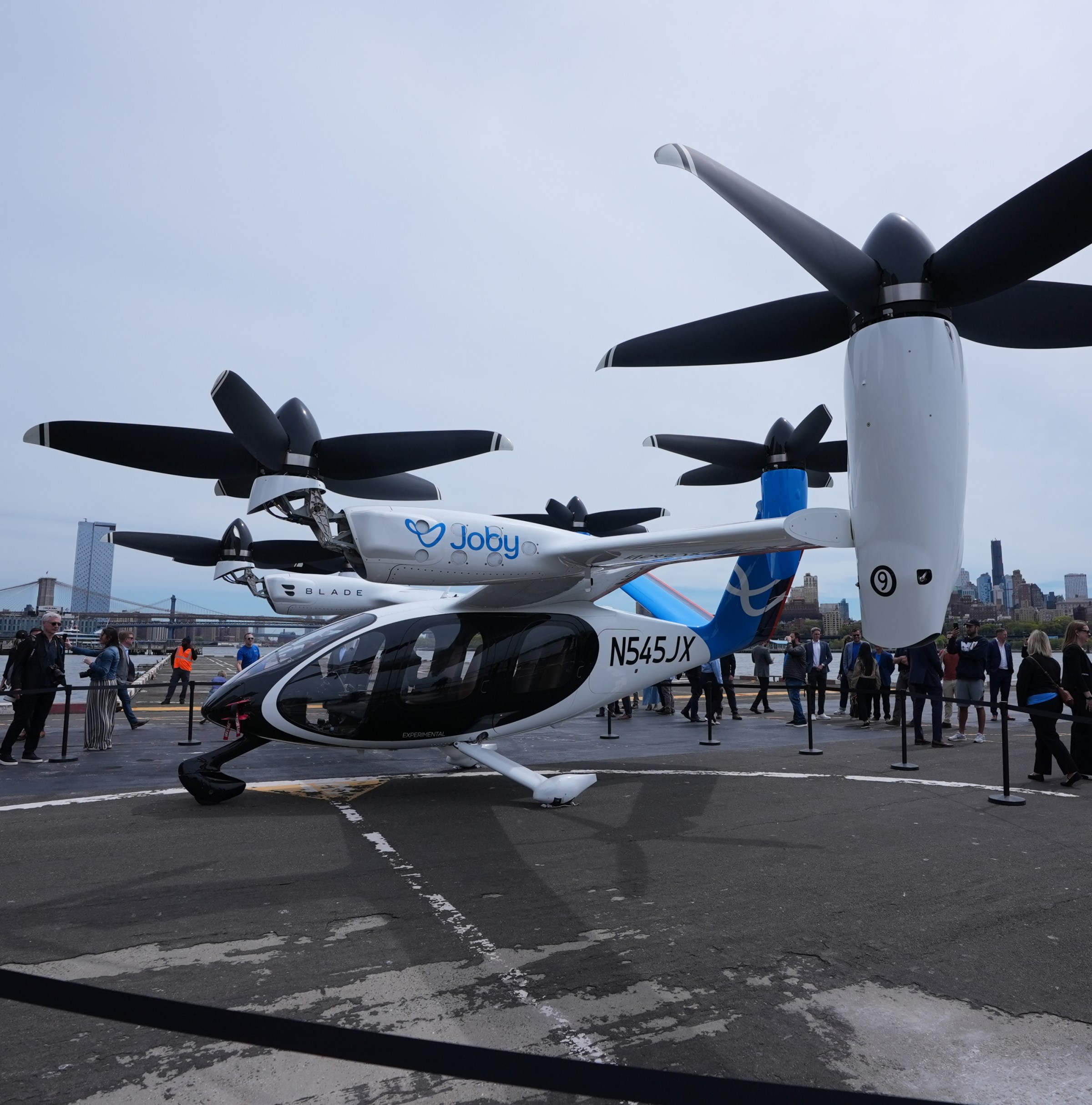 Taxi bay điện của Joby tại bãi trực thăng Lower Manhattan