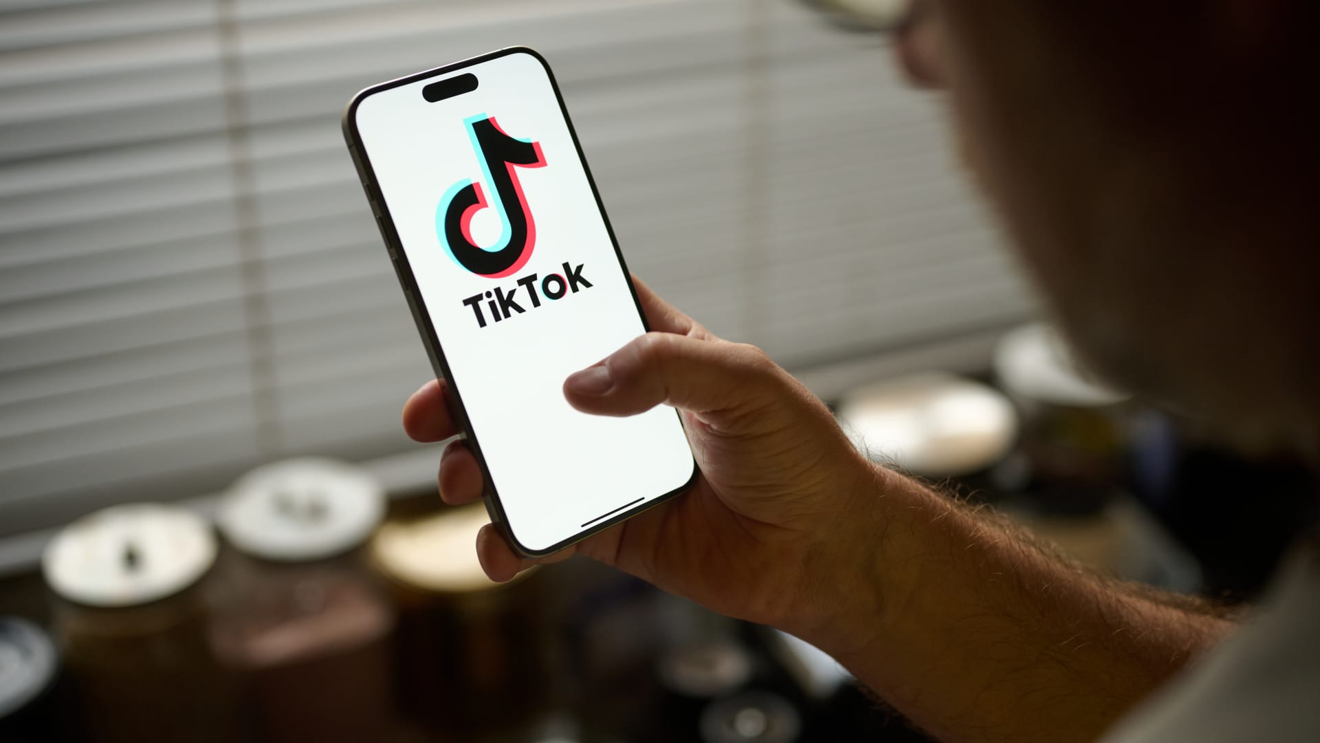 EU siết chặt TikTok và Instagram vì thiết kế gây nghiện ảnh hưởng đến trẻ em