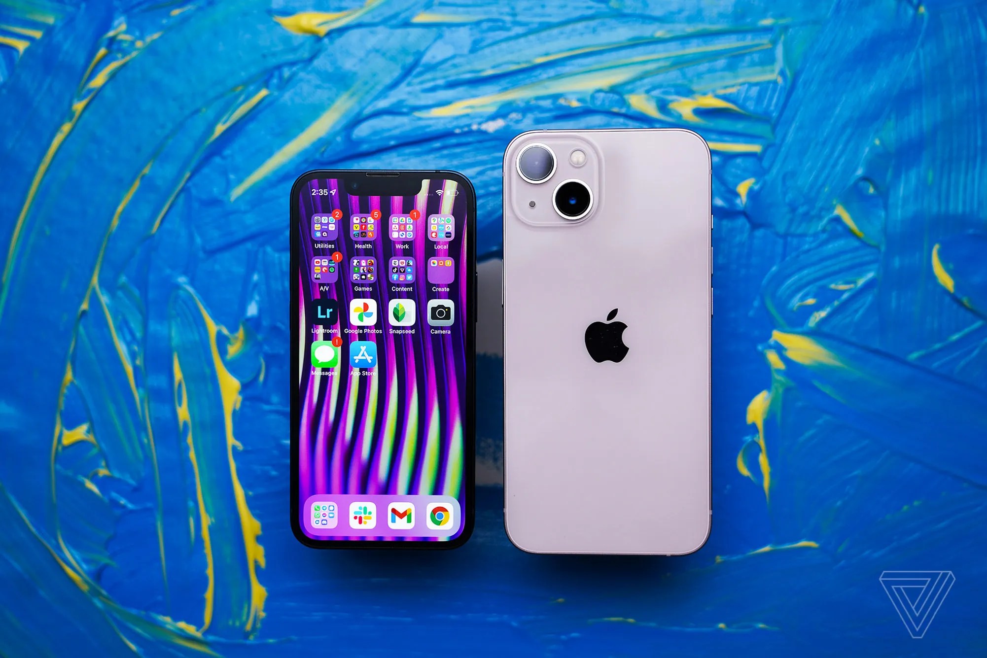 Chiếc iPhone 13 Mini với thiết kế nhỏ gọn