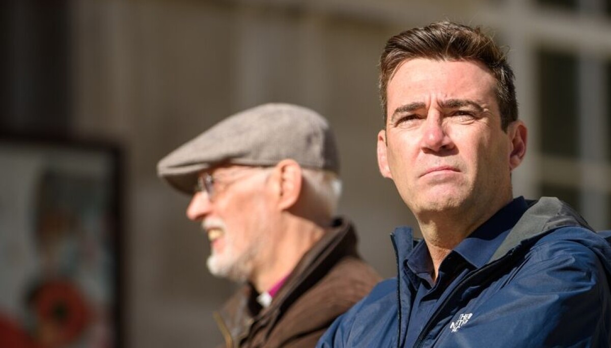 Tương lai của định danh kỹ thuật số tại Anh: Andy Burnham đe dọa hủy bỏ dự án nếu lên nắm quyền