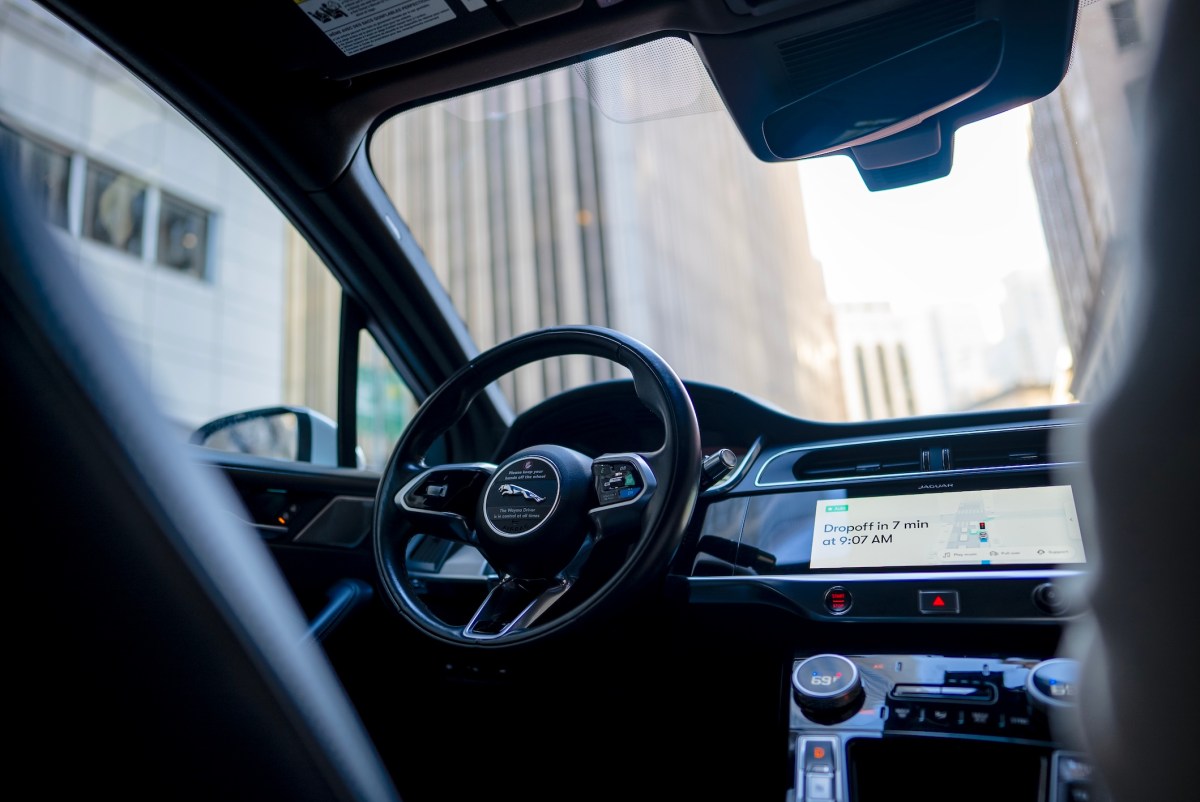 Waymo tạm dừng dịch vụ robotaxi tại Atlanta vì lỗi lái xe vào vùng ngập lụt